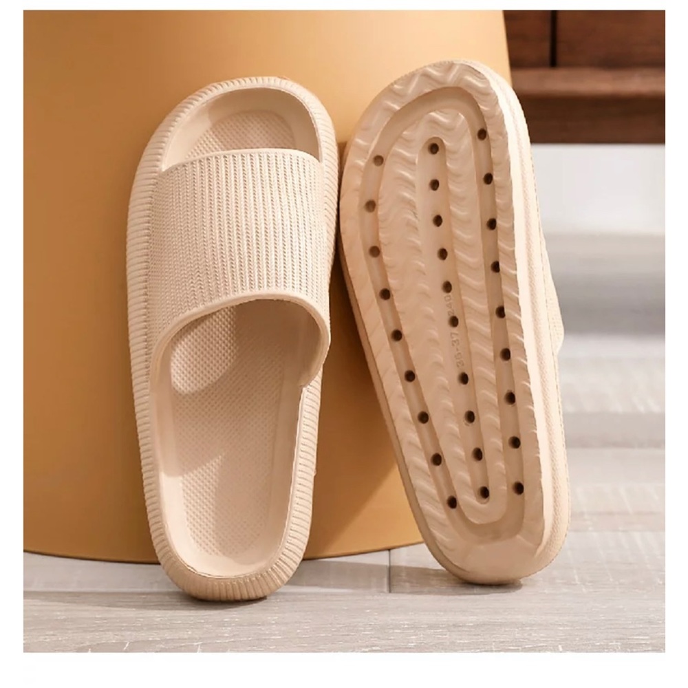 No brand - foam sandal (tan/gold color) Size 39 fit like a 9!!